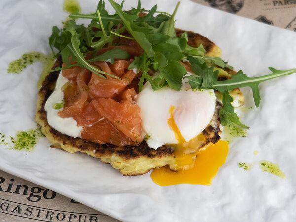 RingoBells - Яйцо пашот с лососем на хашбрауне