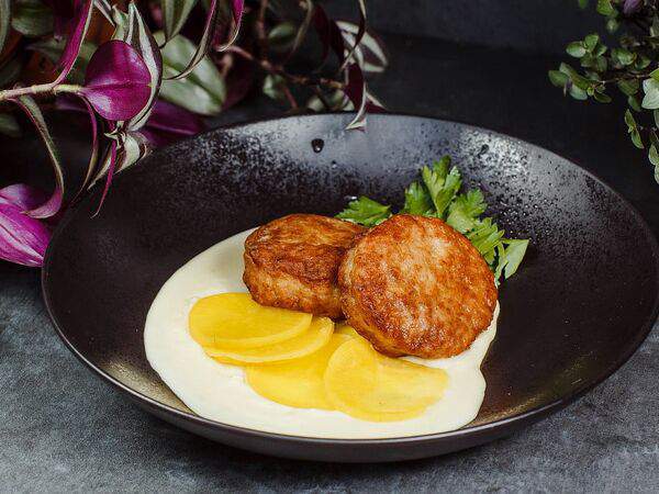 Gray Goose cafe - Котлеты из цыплёнка с картофельным пюре