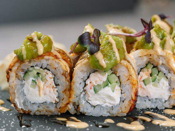 Океаника - Ролл с угрем и гуакамоле