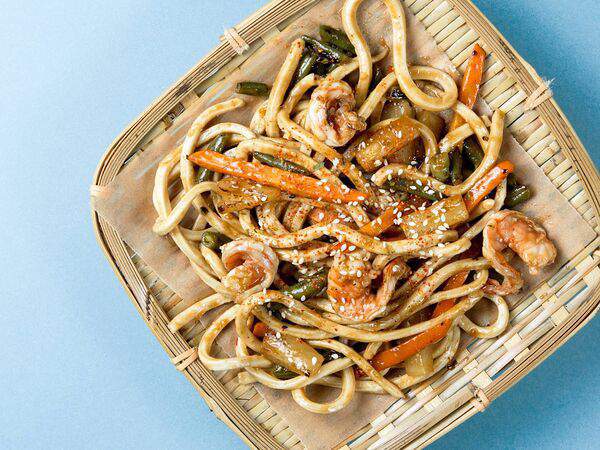 MADAME MARY WONG - Удон с креветками в пад тай