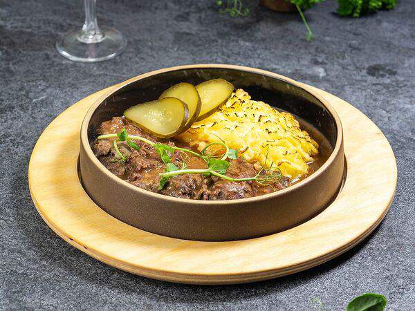 Щепка - Томленые говяжьи щечки с картофельным пюре