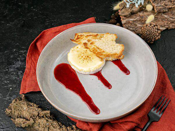 БУБЛИК - Брускетта с запеченым Камамбером