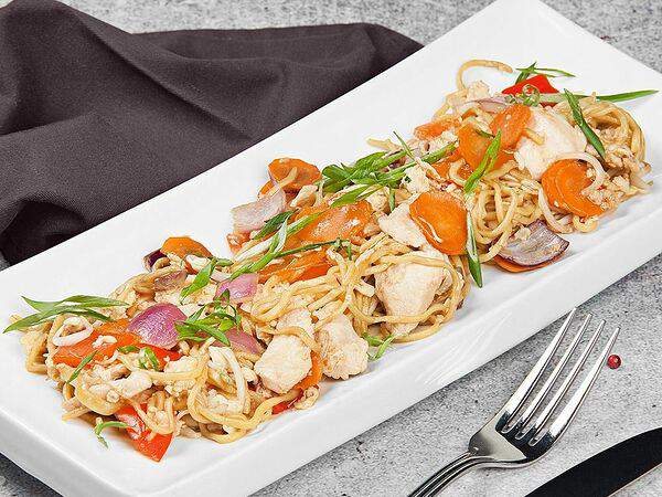 #megapolisbar People's - Паста Тай Нудлс с цыпленком