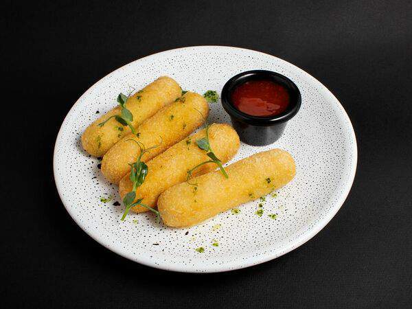 Under Bar - Сырные палочки с соусом сладкий чили