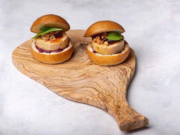 Red wall - Пате из фуа-гра с булочкой бриошь