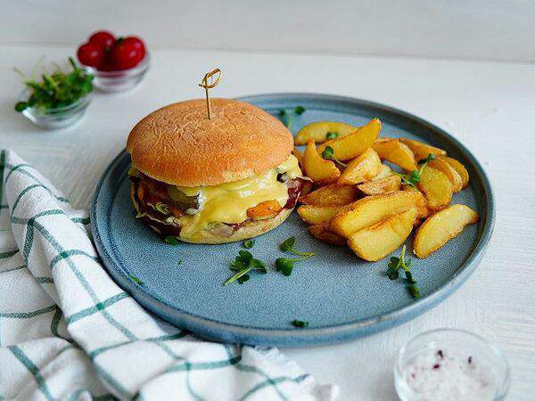 Пан Кот - Бургер с говяжьей котлетой