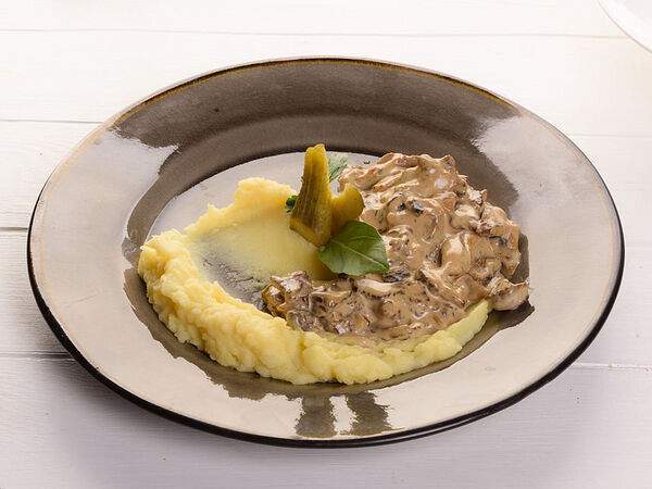 Coffee Boom - Бефстроганов с картофельным пюре