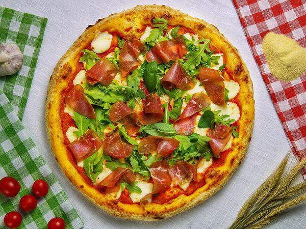 Burrata - Пицца с брезаолой и рукколой