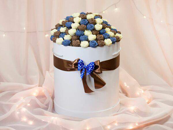 F.Lovers - Ассорти Загадка из 101 розы в шляпной коробке