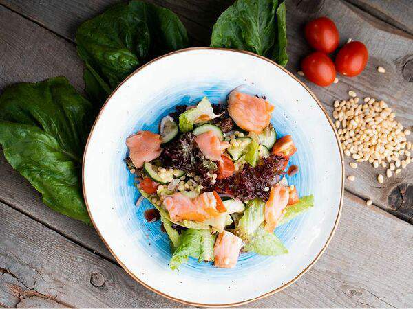 Бар Мажор - Салат с сёмгой и птитимом