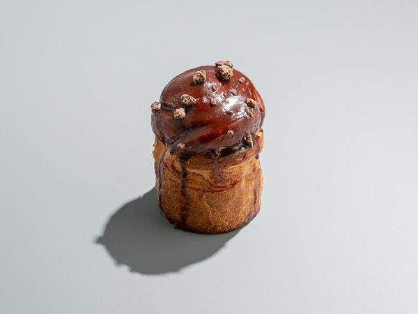 Футура угол - Слоеная бриошь с кофейным глейзом