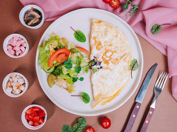 Underground - Омлет с сыром моцарелла и салатом из свежих овощей