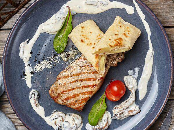 Liman - Свиная корейка гриль с картофелем в лаваше и грибным соусом