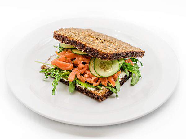 Теплого хлеба - Сэндвич Кельтский с копченым лососем