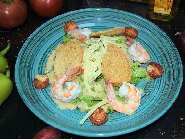 О2 кафе - Салат Цезарь с креветками