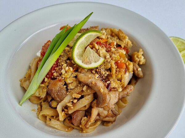 BBQ Smoker Bar - Вок рамен с курицей