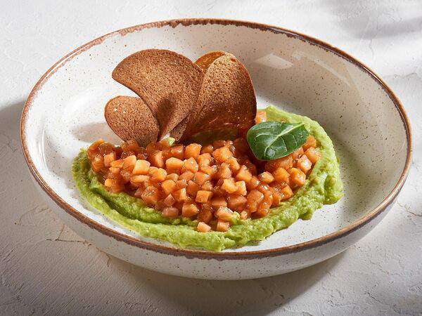 Pizzarella36 - Тартар с лососем и кремом гуакамоле