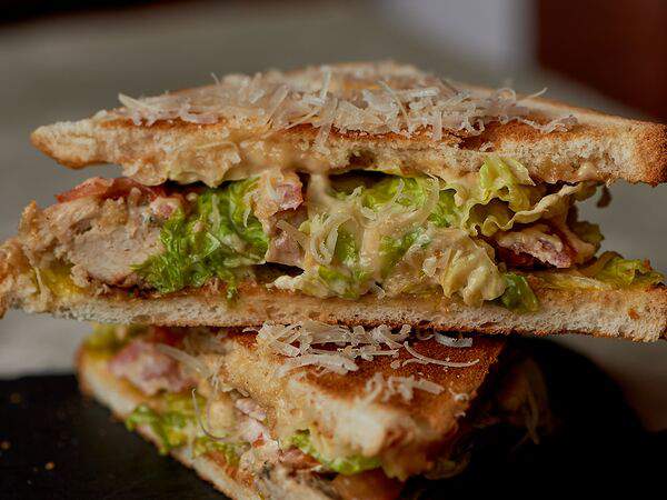 Соседи - Сэндвич Цезарь с куриной грудкой