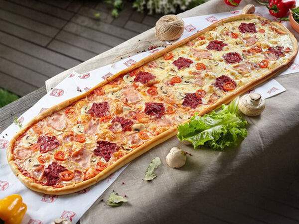 Биг Бенни - Метровая пицца Мясное ассорти