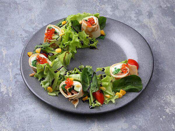 Максимилианс - Салат с рулетами