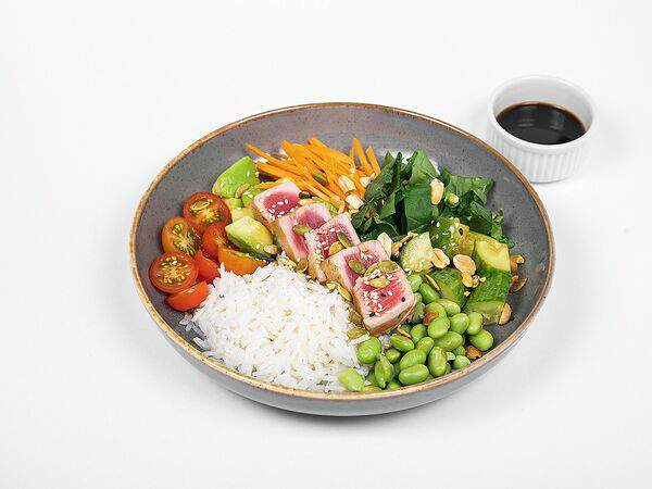 Сеть семейных кафе Kitchen - Поке с тунцом и Эдамаме