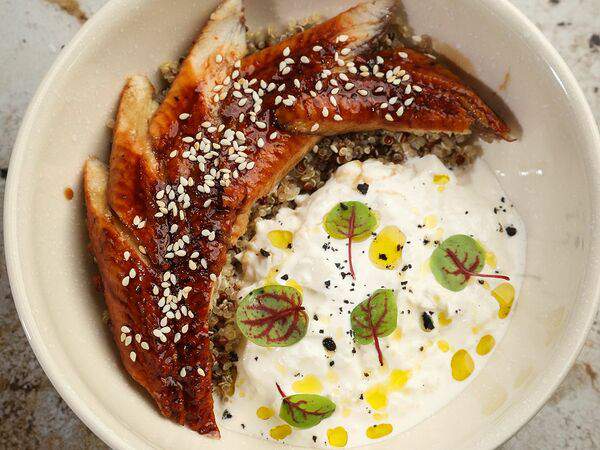 Ресторан 1991 - Поке с угрем и страчателлой