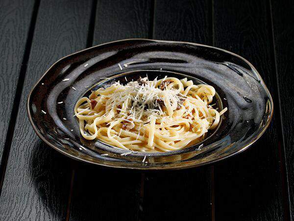 Mojo Bar - Лингвини с телячьей вырезкой и беконом