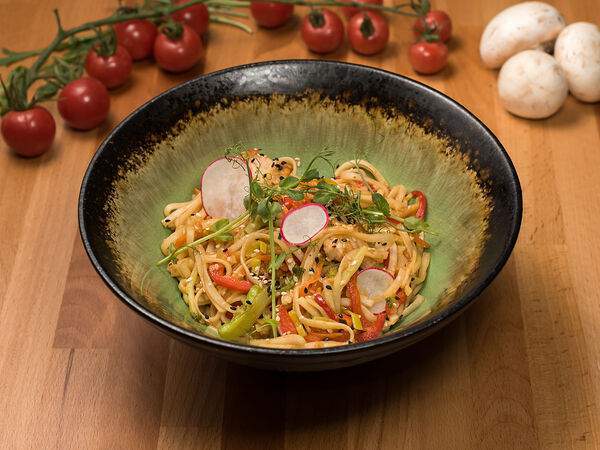 Delimeal Food Factory - Удон с индейкой и овощами