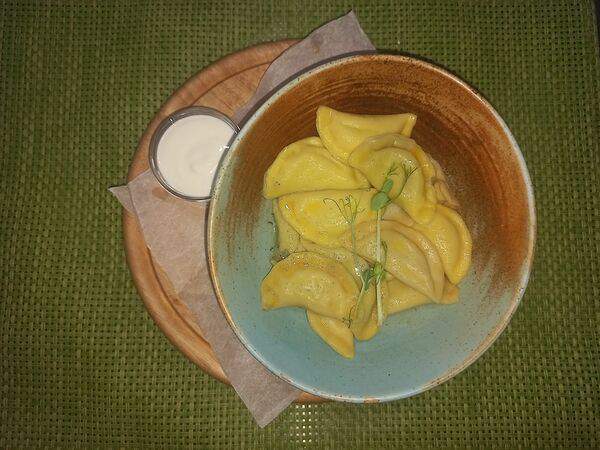 Кафе-кондитерская Прага - Вареники с картофелем, луком и грибами