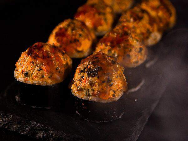 Youbona Sushi - Запечённый с мидиями ролл