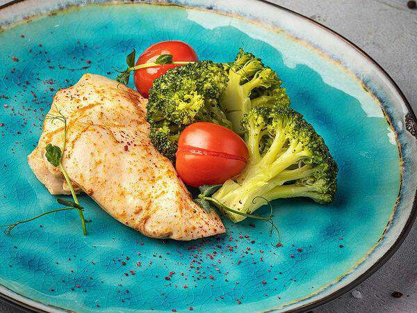 Plovlounge - Куринная грудка на пару с брокколи