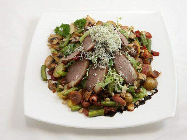 Трактиръ - Салат с уткой и беконом