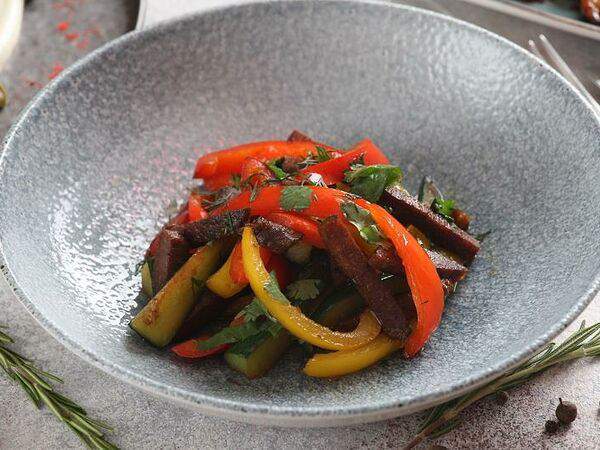 Инжир - Салат Тёплый острый с телятиной