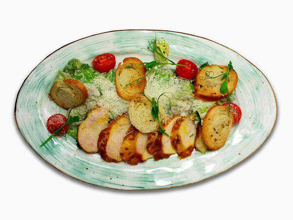 Гости - Салат Цезарь с куриной грудкой на открытом огне