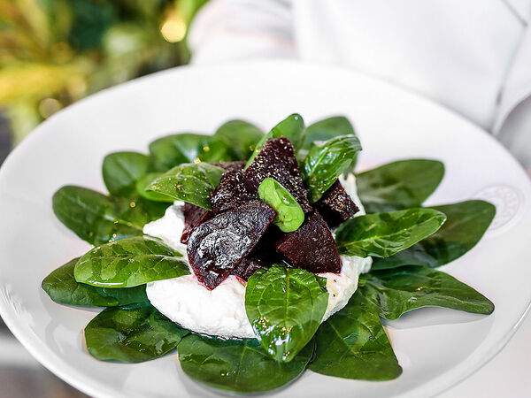 Сыроварня - Салат из свеклы с козьим сыром