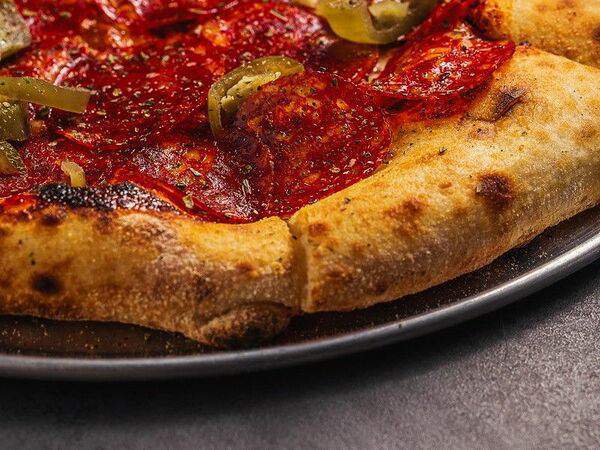 Сказка Skazka Печь & Гриль - Жар пицца с чоризо и перцем халапеньо в томатном соусе