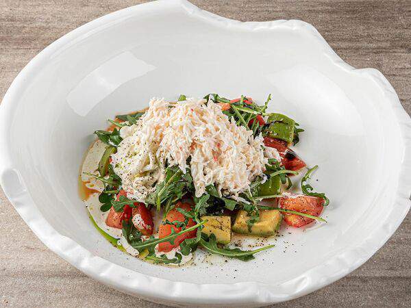 Веранда - Салат с крабом, страчателлой, томатами, рукколой