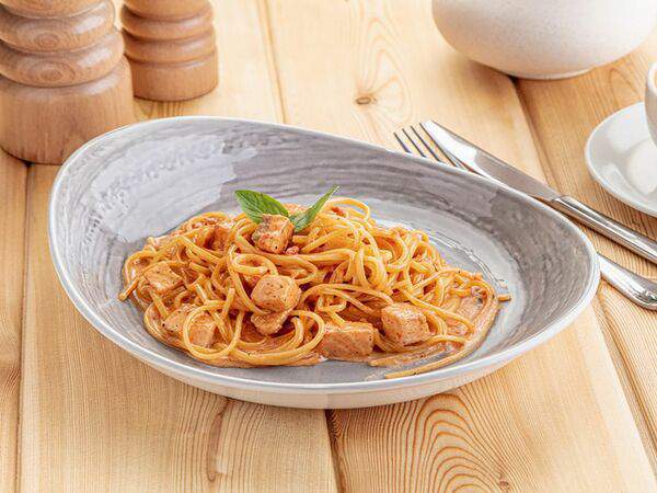 Scrocchiarella - Лингвини с семгой в сливочно-томатном соусе