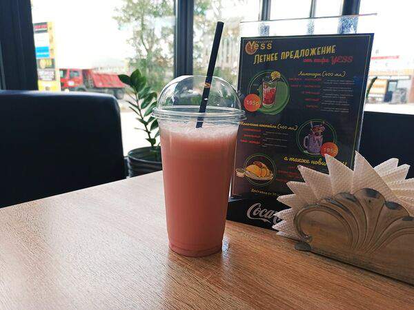 Кафе-пиццерия Yess - Молочный коктейль клубничный