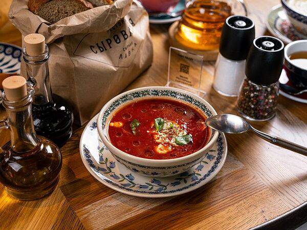 Сыроварня - Томатный суп с креветками и базиликом