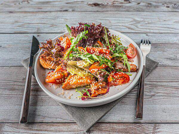 Ресторан Емеля - Тёплый салат с семгой