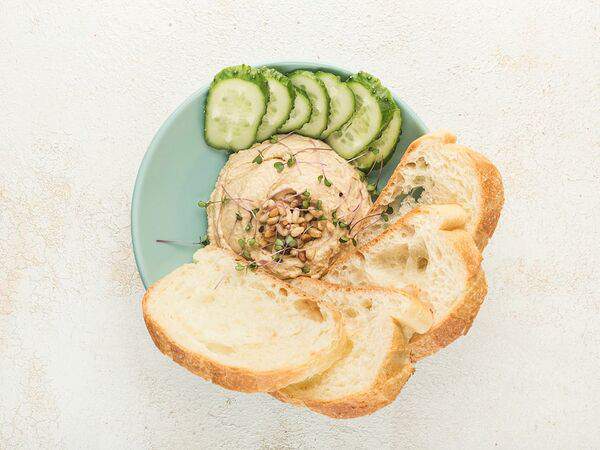 Сгущенка - Хумус с кедровыми орешками