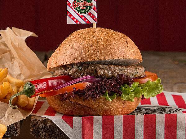 Grey Bear Pub - Бургер Гризли, картофель фри и соус