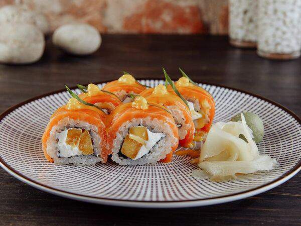 Эбби Noodles & Sushi Bar - Ролл с лососем и манго