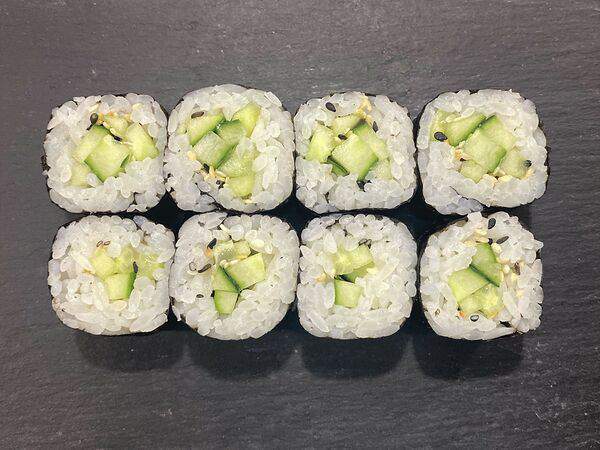 Лосось sushi & oysters - Классика Огурец