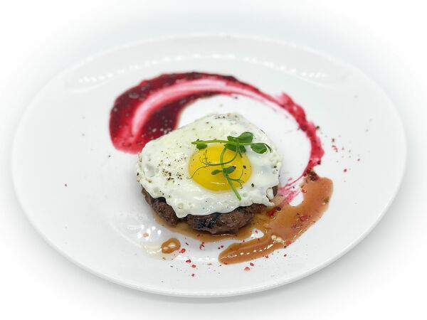 Стейк хаус Антрекот - Бифштекс из мраморной говядины с яйцом