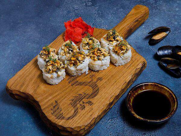 Pro Azia - Ролл с угрем и тартаром из мидий