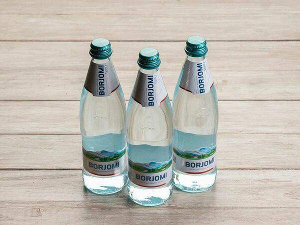 Грузинское кафе Ван Гоги - Вода Боржоми