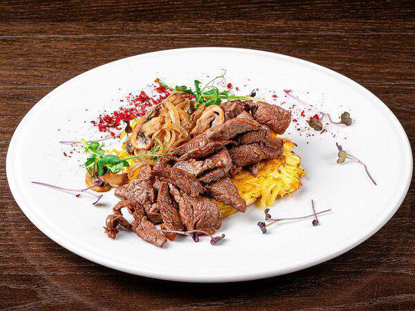 Гриль бутыль - Телятина с грибами на картофельной подушке