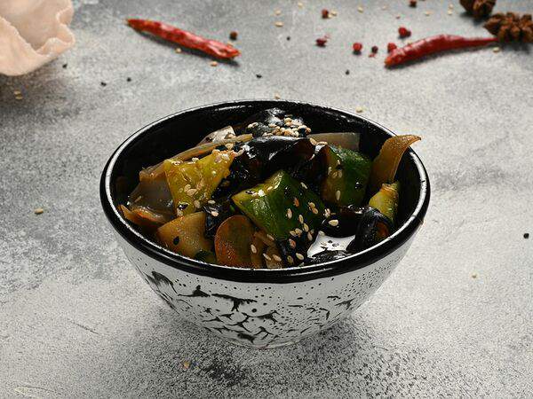 Кайфын - Древесные грибы с огурцом и кунжутом